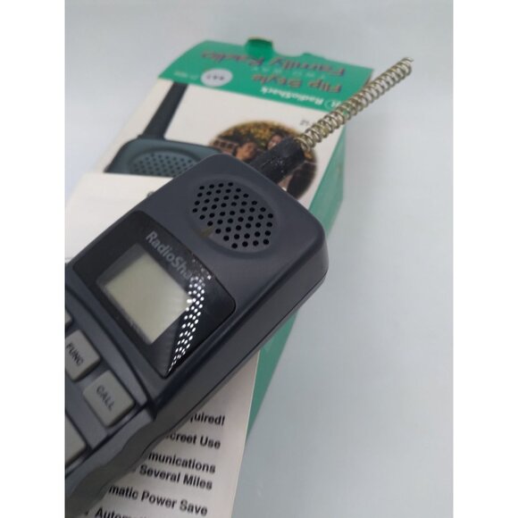 RadioShack Flip Style Two-Way Family Radio FRS-106 - Picture 3 of 8